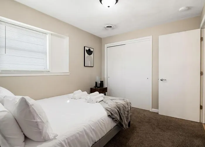 A Trendy Escape Close To Downtown Apartamento