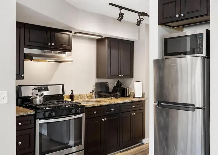 A Trendy Escape Close To Downtown Peoria