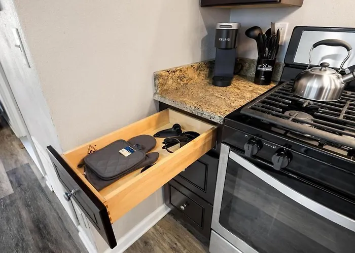 A Trendy Escape Close To Downtown * Peoria