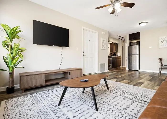 A Trendy Escape Close To Downtown Apartamento Peoria